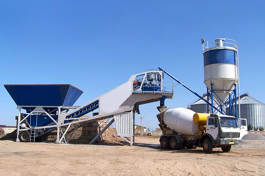 3.8m unloading height mobile concrete batching station equipment for sale, double-horizontal-axis mobile concrete batching station price - Henan Hengyuan