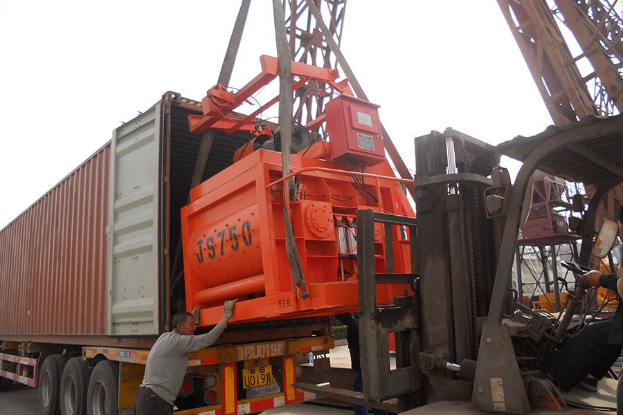 Various construction machinery, concrete mixer, cement silo delivery site-Henan Hengyuan